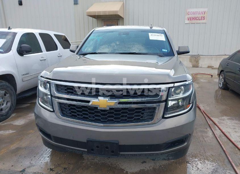 Photo 12 of 2019 Chevrolet Suburban LT (VIN 1GNSCHKC7KR137304)