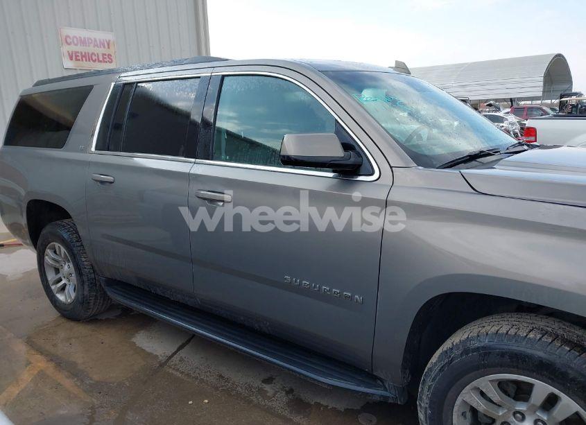 Photo 13 of 2019 Chevrolet Suburban LT (VIN 1GNSCHKC7KR137304)