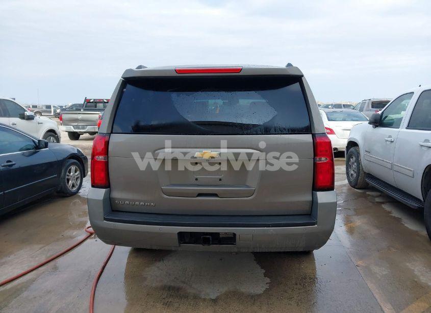 Photo 16 of 2019 Chevrolet Suburban LT (VIN 1GNSCHKC7KR137304)