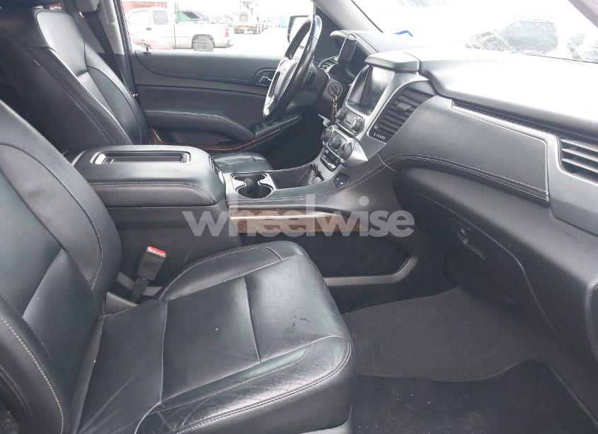 Photo 5 of 2019 Chevrolet Suburban LT (VIN 1GNSCHKC7KR137304)