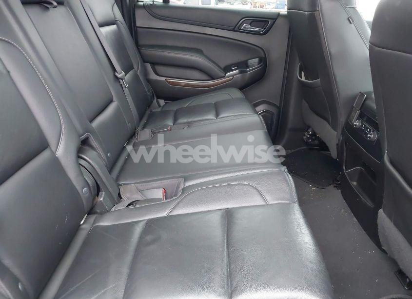 Photo 8 of 2019 Chevrolet Suburban LT (VIN 1GNSCHKC7KR137304)