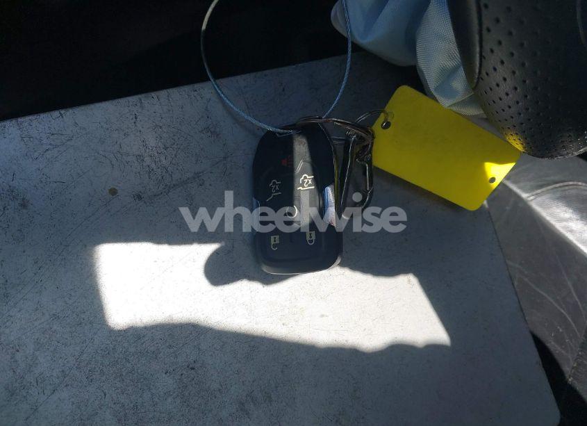 Photo 11 of 2019 Chevrolet Suburban LT (VIN 1GNSCHKC7KR180427)