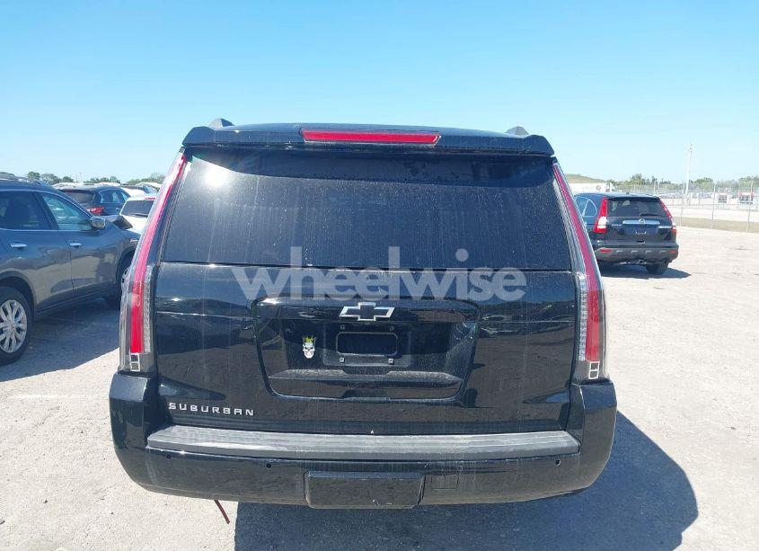 Photo 16 of 2019 Chevrolet Suburban LT (VIN 1GNSCHKC7KR180427)