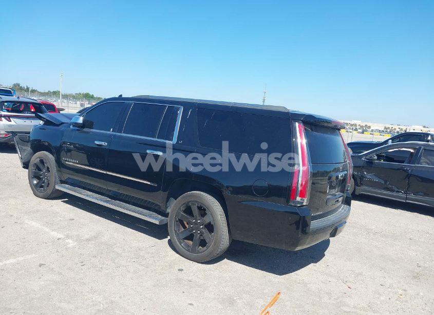Photo 3 of 2019 Chevrolet Suburban LT (VIN 1GNSCHKC7KR180427)