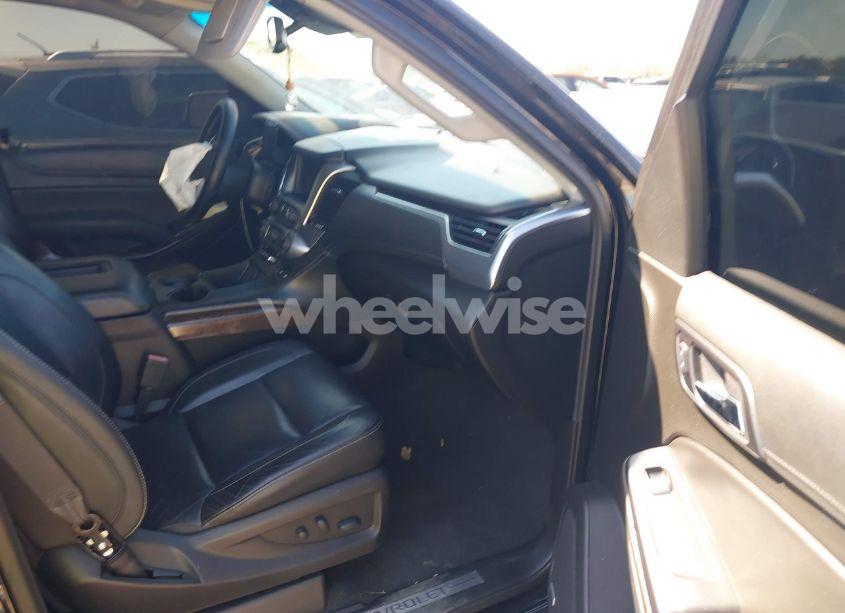 Photo 5 of 2019 Chevrolet Suburban LT (VIN 1GNSCHKC7KR180427)