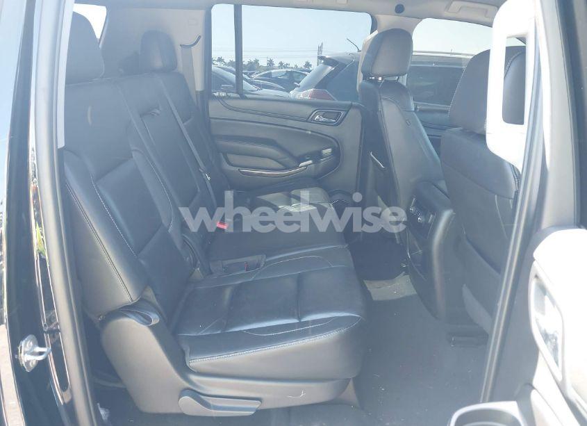 Photo 8 of 2019 Chevrolet Suburban LT (VIN 1GNSCHKC7KR180427)