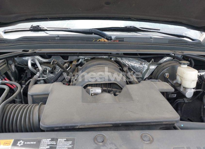 Photo 10 of 2016 Chevrolet Suburban LT (VIN 1GNSCHKC8GR184977)