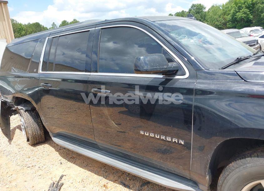 Photo 13 of 2016 Chevrolet Suburban LT (VIN 1GNSCHKC8GR184977)