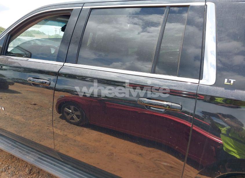 Photo 14 of 2016 Chevrolet Suburban LT (VIN 1GNSCHKC8GR184977)