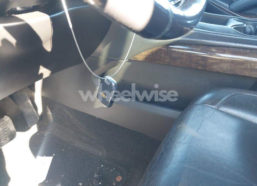 Photo 11 of 2016 Chevrolet Suburban LT (VIN 1GNSCHKC8GR452846)