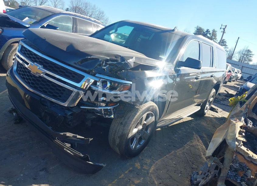 Photo 2 of 2016 Chevrolet Suburban LT (VIN 1GNSCHKC8GR452846)
