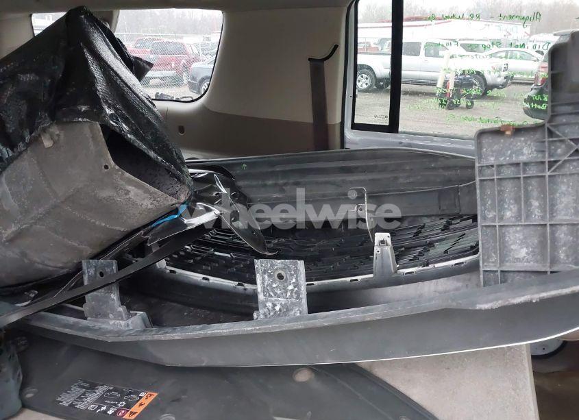 Photo 12 of 2017 Chevrolet Suburban LT (VIN 1GNSCHKC8HR133898)