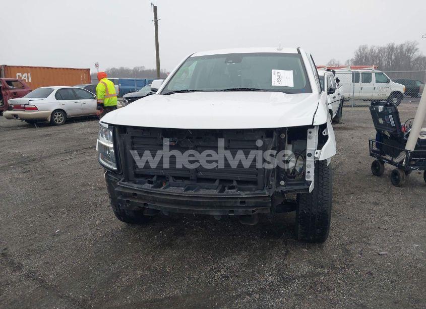 Photo 13 of 2017 Chevrolet Suburban LT (VIN 1GNSCHKC8HR133898)