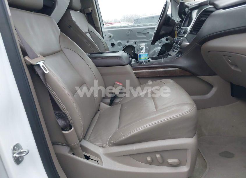 Photo 5 of 2017 Chevrolet Suburban LT (VIN 1GNSCHKC8HR133898)