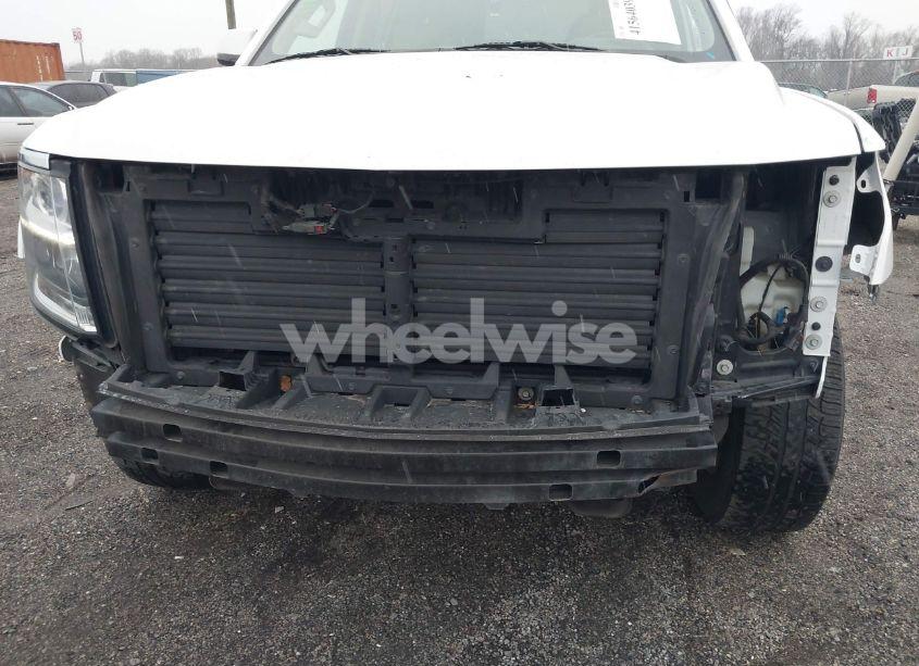 Photo 6 of 2017 Chevrolet Suburban LT (VIN 1GNSCHKC8HR133898)