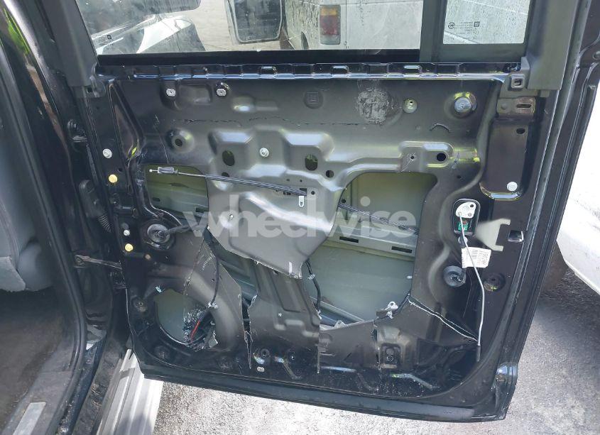 Photo 18 of 2017 Chevrolet Suburban LT (VIN 1GNSCHKC8HR152631)