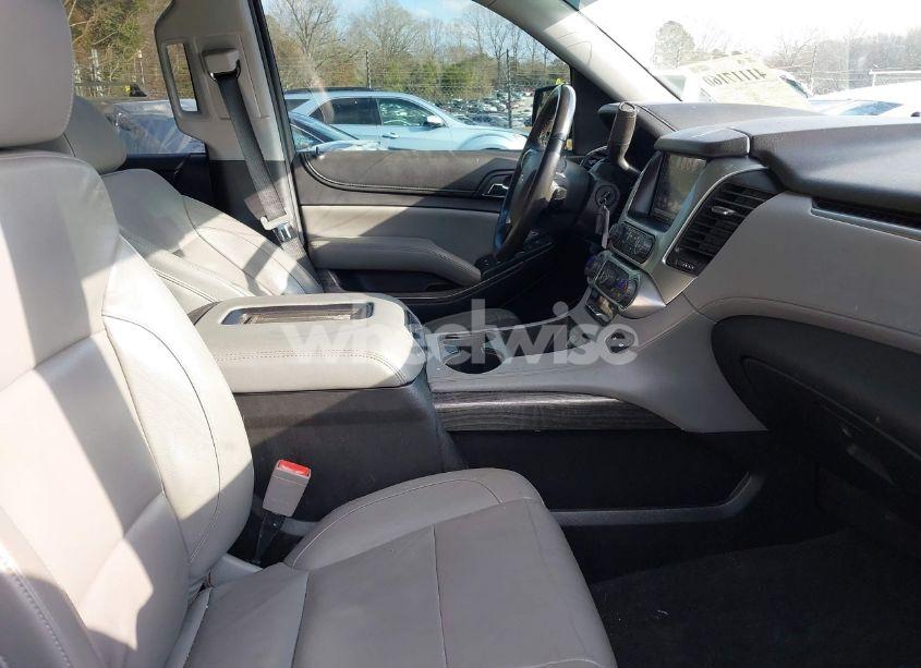 Photo 5 of 2017 Chevrolet Suburban LT (VIN 1GNSCHKC8HR152631)