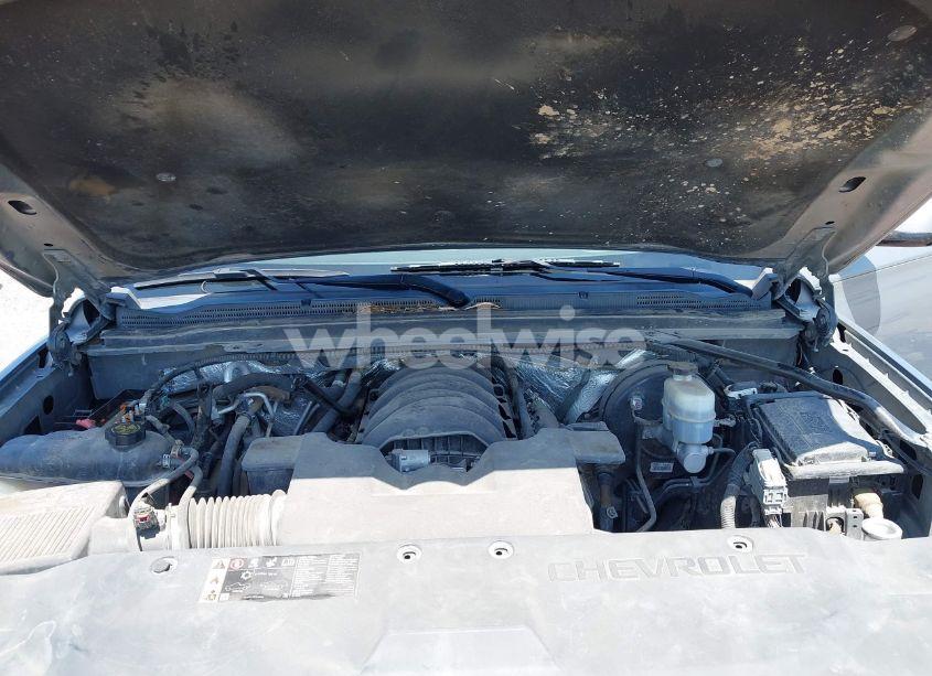 Photo 10 of 2018 Chevrolet Suburban LT (VIN 1GNSCHKC8JR353564)