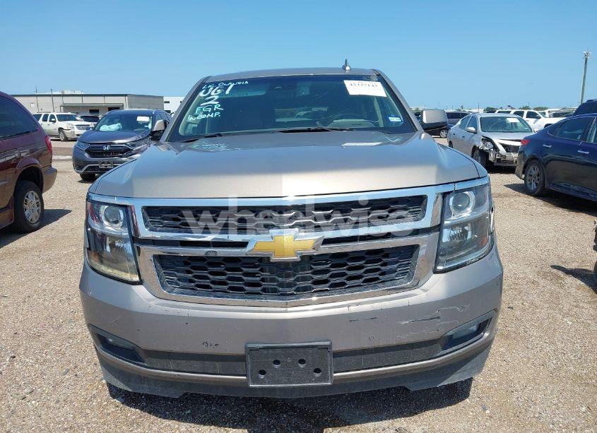 Photo 12 of 2018 Chevrolet Suburban LT (VIN 1GNSCHKC8JR353564)