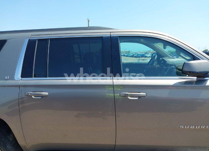 Photo 13 of 2018 Chevrolet Suburban LT (VIN 1GNSCHKC8JR353564)