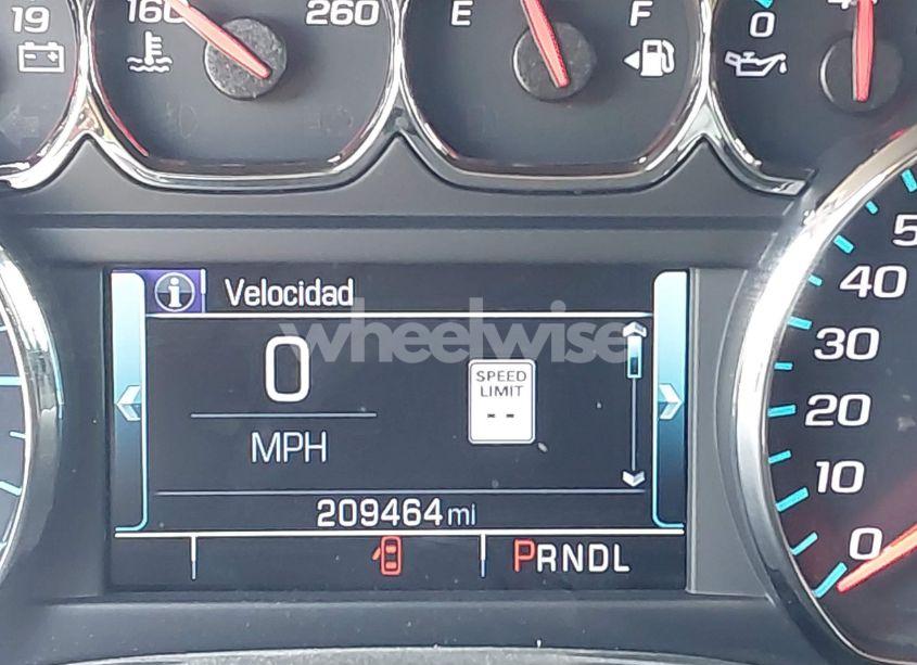 Photo 15 of 2018 Chevrolet Suburban LT (VIN 1GNSCHKC8JR353564)