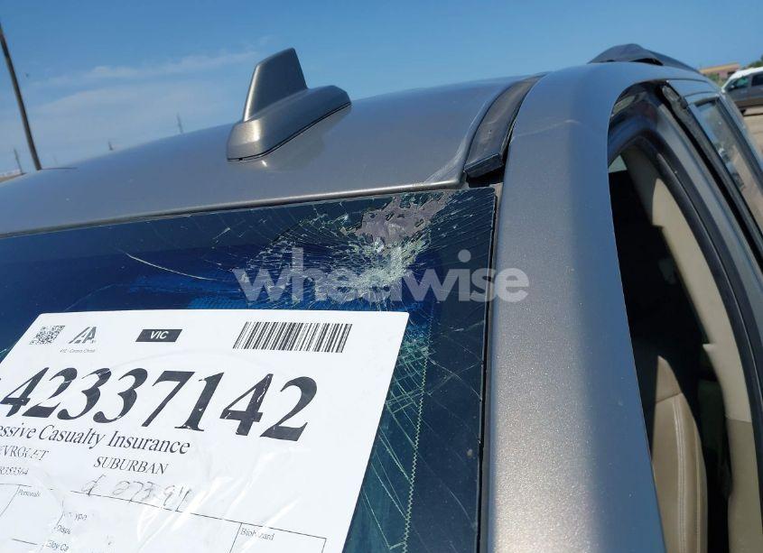 Photo 17 of 2018 Chevrolet Suburban LT (VIN 1GNSCHKC8JR353564)