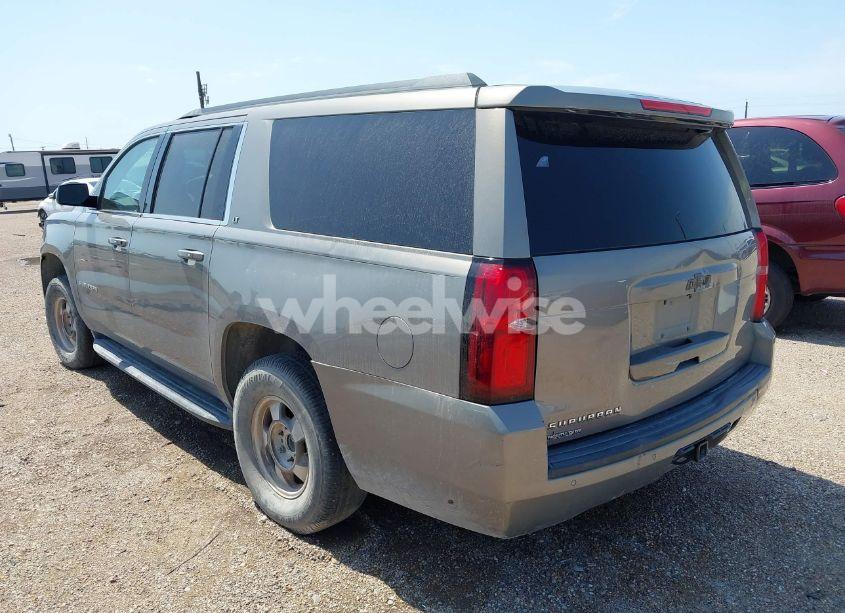 Photo 3 of 2018 Chevrolet Suburban LT (VIN 1GNSCHKC8JR353564)