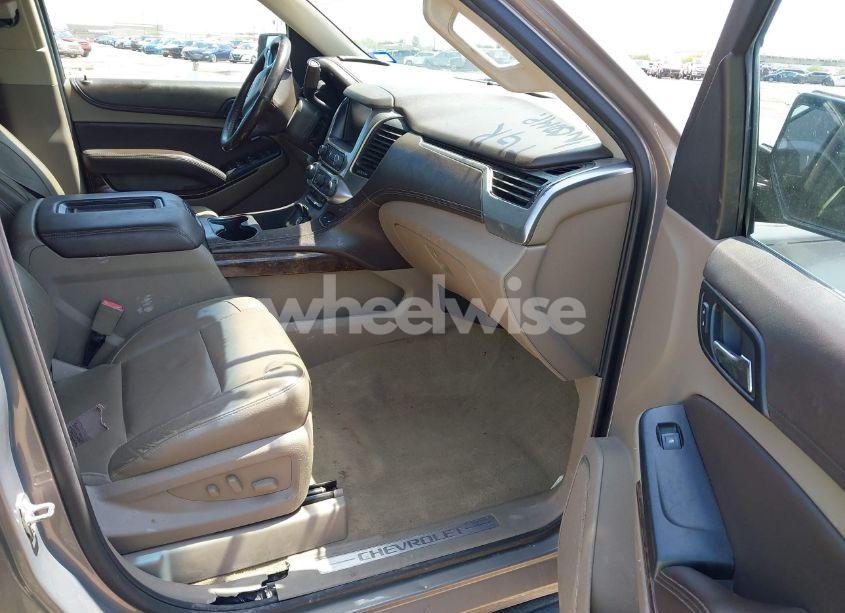 Photo 5 of 2018 Chevrolet Suburban LT (VIN 1GNSCHKC8JR353564)