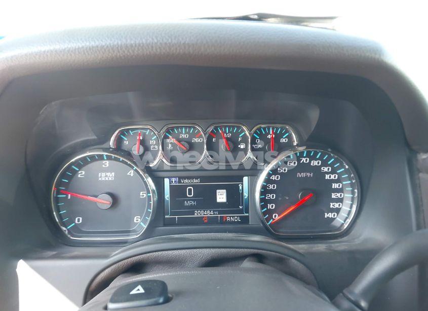 Photo 7 of 2018 Chevrolet Suburban LT (VIN 1GNSCHKC8JR353564)