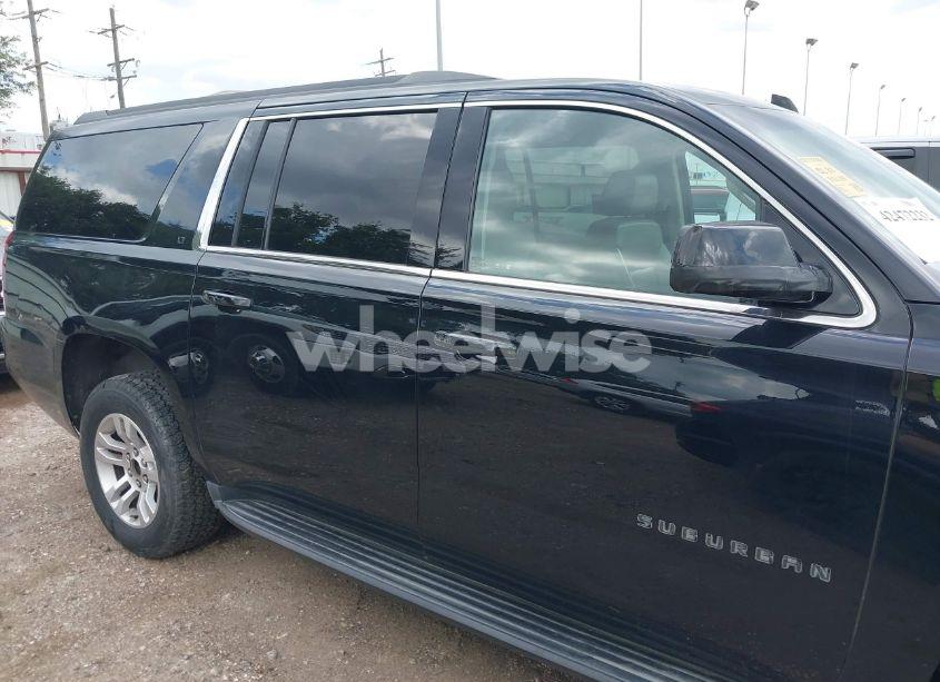 Photo 13 of 2019 Chevrolet Suburban LT (VIN 1GNSCHKC8KR344963)