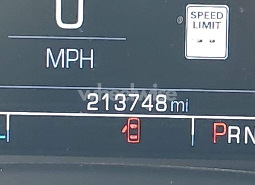 Photo 15 of 2019 Chevrolet Suburban LT (VIN 1GNSCHKC8KR344963)