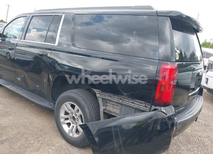 Photo 3 of 2019 Chevrolet Suburban LT (VIN 1GNSCHKC8KR344963)