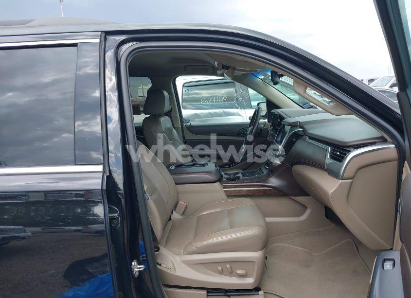 Photo 5 of 2019 Chevrolet Suburban LT (VIN 1GNSCHKC8KR344963)