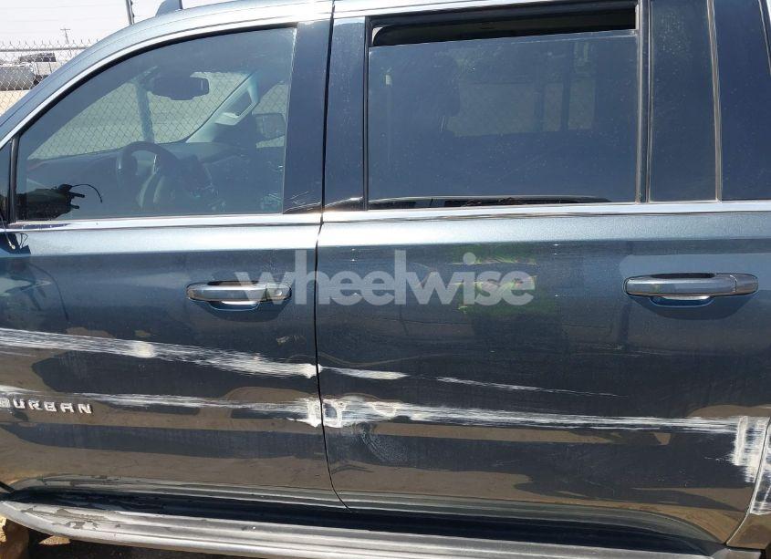 Photo 14 of 2019 Chevrolet Suburban LT (VIN 1GNSCHKC8KR380930)