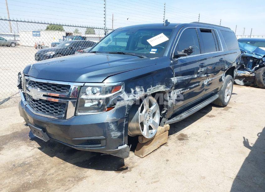 Photo 2 of 2019 Chevrolet Suburban LT (VIN 1GNSCHKC8KR380930)