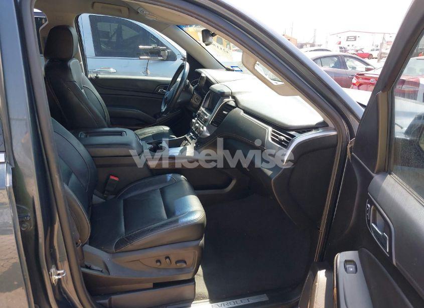 Photo 5 of 2019 Chevrolet Suburban LT (VIN 1GNSCHKC8KR380930)