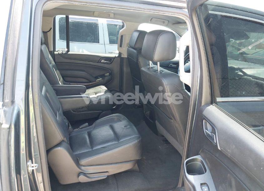 Photo 8 of 2019 Chevrolet Suburban LT (VIN 1GNSCHKC8KR380930)