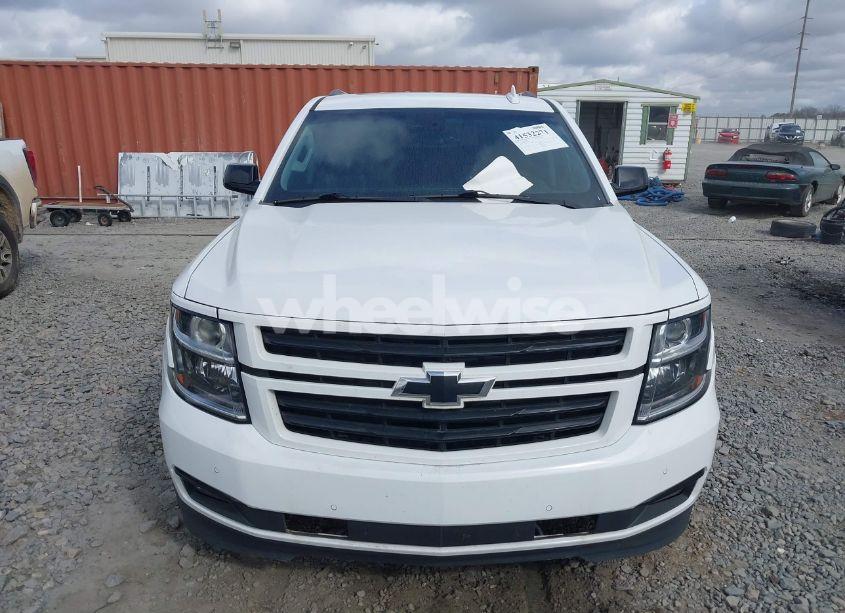 Photo 12 of 2019 Chevrolet Suburban LT (VIN 1GNSCHKC8KR405969)