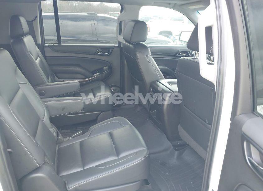 Photo 8 of 2019 Chevrolet Suburban LT (VIN 1GNSCHKC8KR405969)