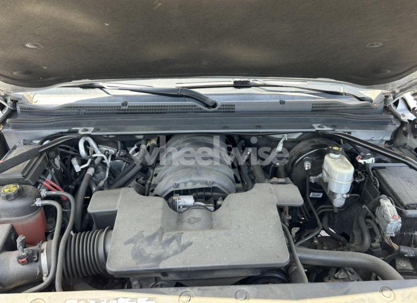 Photo 10 of 2019 Chevrolet Suburban LT (VIN 1GNSCHKC8KR408158)