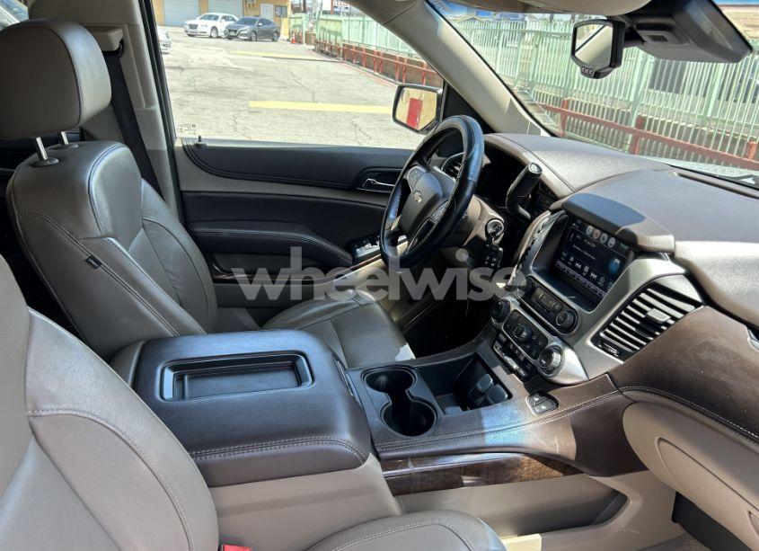 Photo 4 of 2019 Chevrolet Suburban LT (VIN 1GNSCHKC8KR408158)