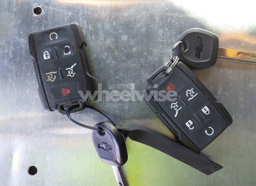 Photo 11 of 2020 Chevrolet Suburban 2WD LT (VIN 1GNSCHKC8LR189560)