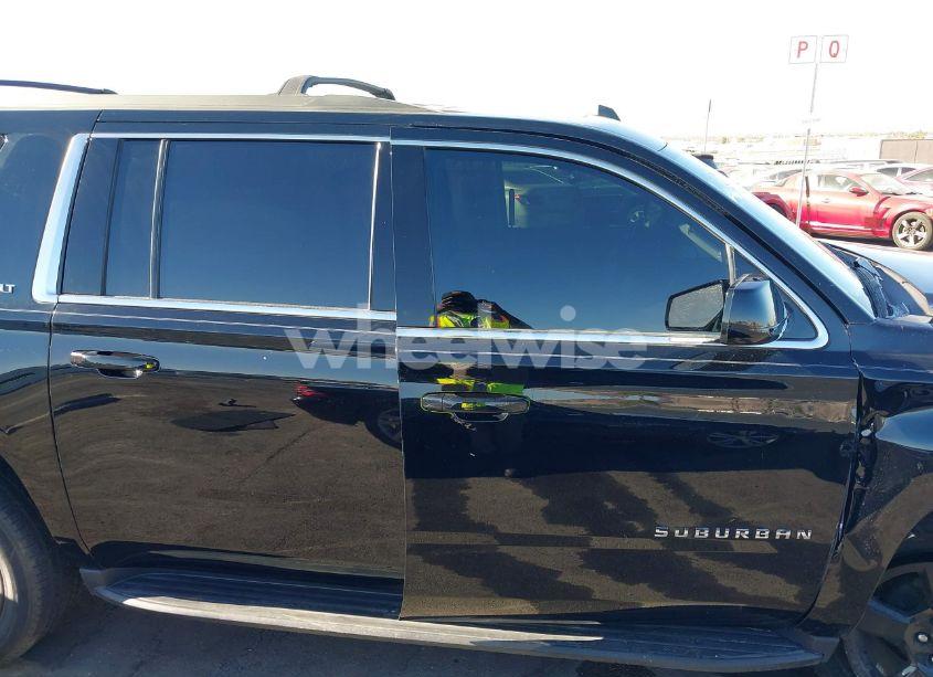 Photo 13 of 2020 Chevrolet Suburban 2WD LT (VIN 1GNSCHKC8LR189560)