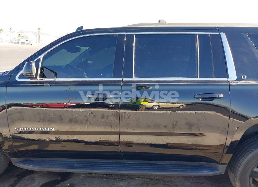 Photo 14 of 2020 Chevrolet Suburban 2WD LT (VIN 1GNSCHKC8LR189560)