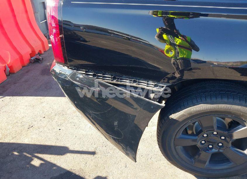 Photo 17 of 2020 Chevrolet Suburban 2WD LT (VIN 1GNSCHKC8LR189560)