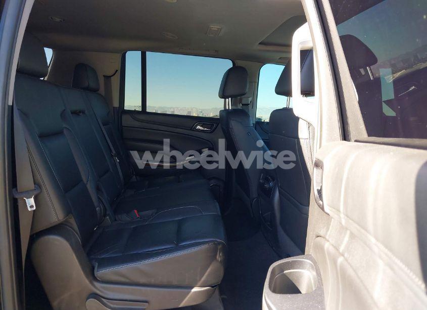 Photo 8 of 2020 Chevrolet Suburban 2WD LT (VIN 1GNSCHKC8LR189560)