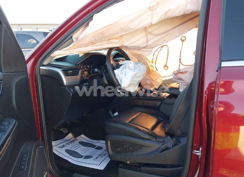 Photo 5 of 2017 Chevrolet Suburban LT (VIN 1GNSCHKC9HR233086)