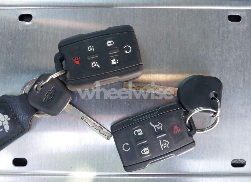 Photo 11 of 2017 Chevrolet Suburban LT (VIN 1GNSCHKC9HR315318)