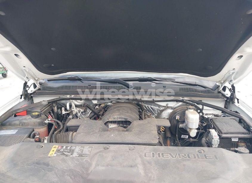 Photo 10 of 2018 Chevrolet Suburban LT (VIN 1GNSCHKC9JR337230)