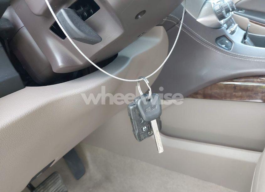 Photo 11 of 2018 Chevrolet Suburban LT (VIN 1GNSCHKC9JR337230)